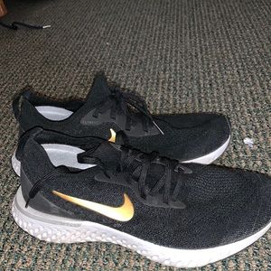 black nike epic react running shoes!!